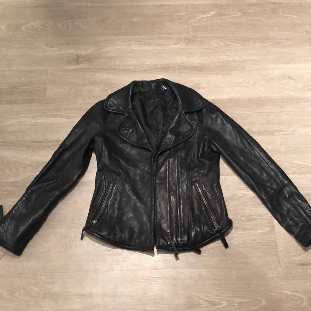 Tahari genuine leather coat/jacket